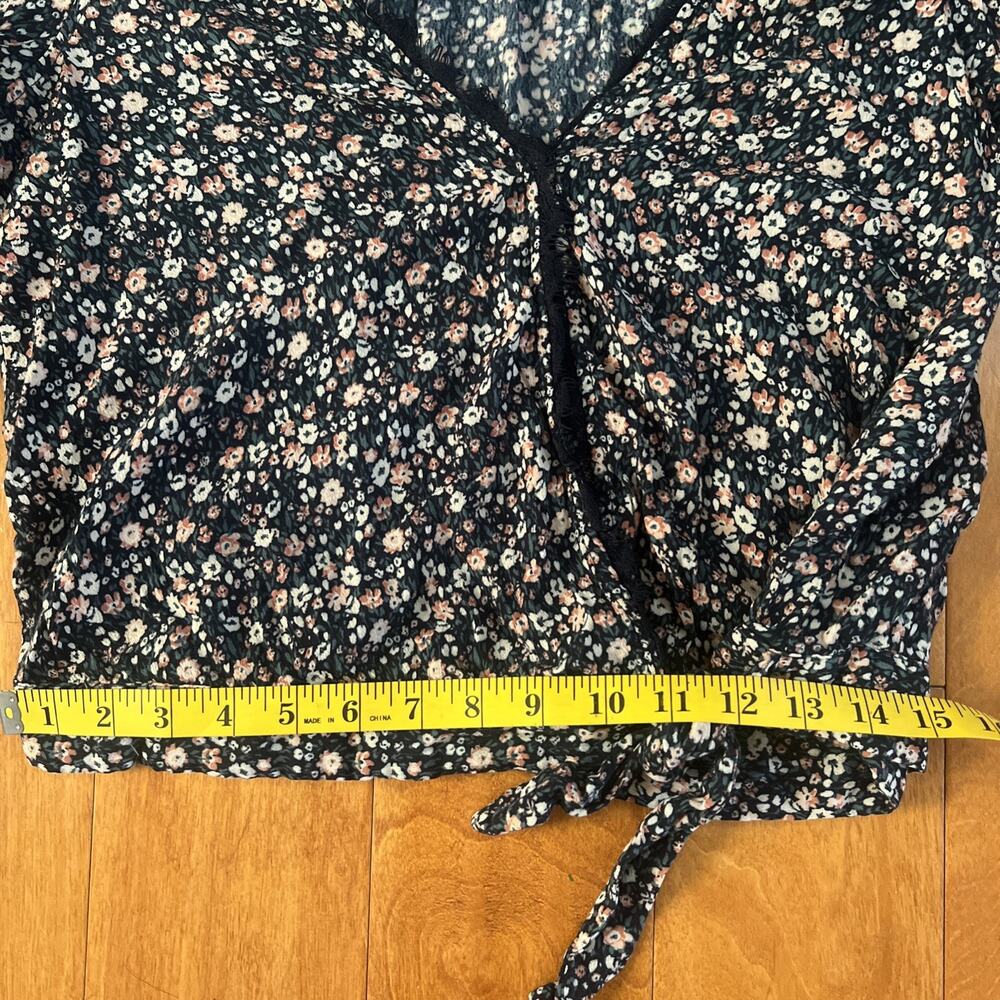 Abercrombie & Fitch Floral Wrap Top Size M Navy Cottagecore Boho Lace Trim - Picture 5 of 9